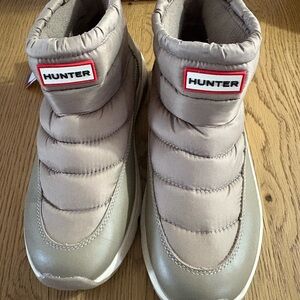 Hunter Women's Silver and Gray Winter Boots